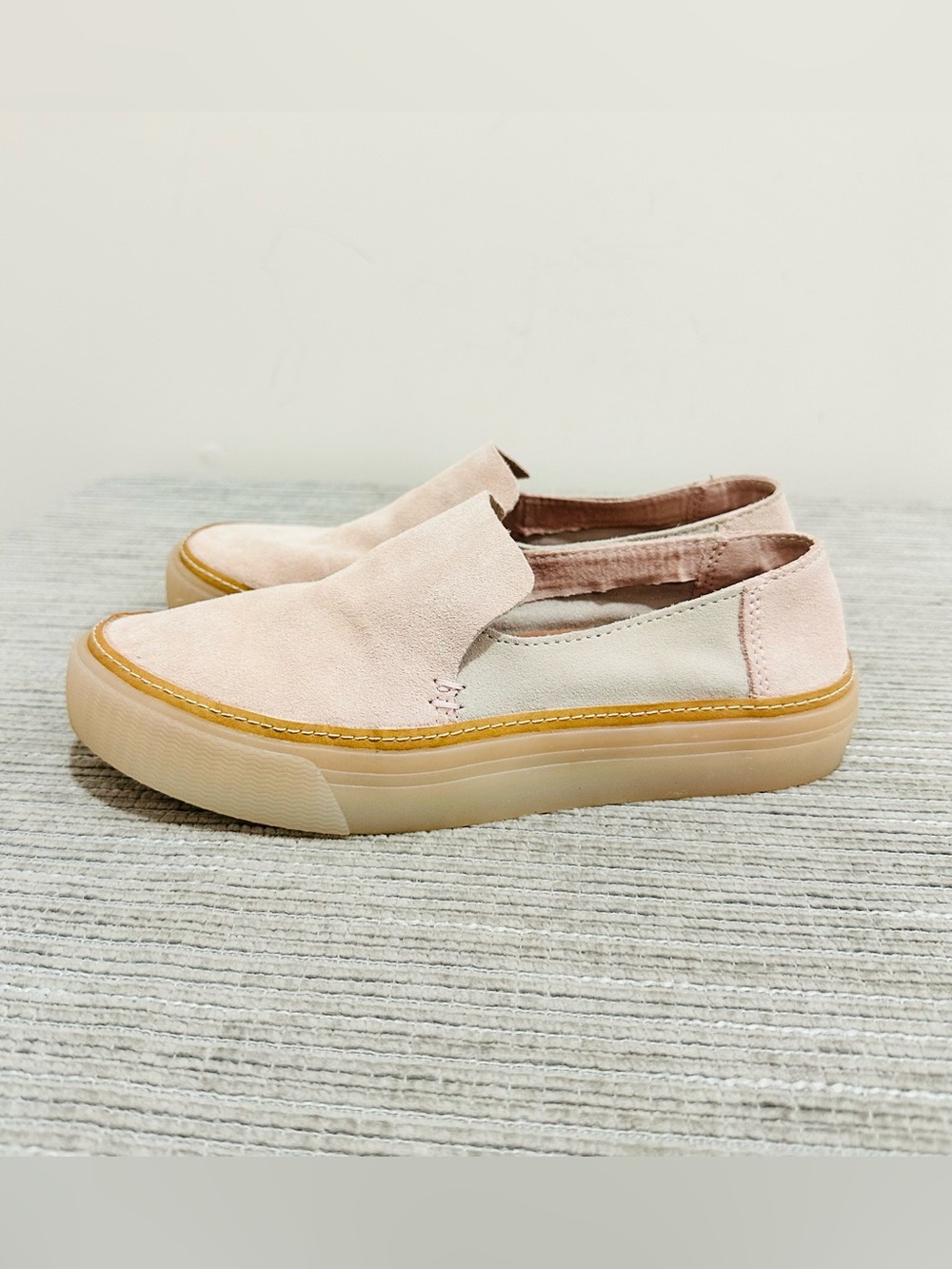 Toms Sunset Slip On Shoe Women's Size 6,5 Pink Blush Suede Casual Loafer Comfy